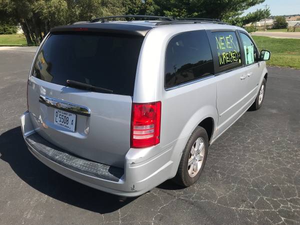 2008 Chrysler Town and Country Touring Dual DVD heated leather for sale in Jacksonville, IL – photo 21