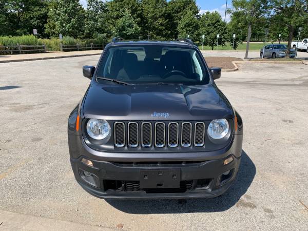 2018 Jeep Renegade latitude 4x4 only 2000 miles for sale in Chicago, IL – photo 2