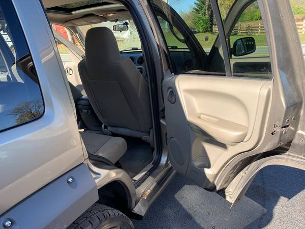 2005 Jeep Liberty Renegade 4X4 Sport Utility 4-Door - cars & trucks... for sale in Dayton, OH – photo 8