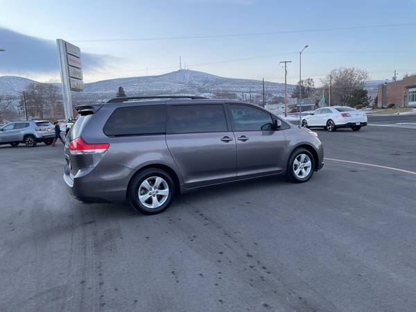 2011 Toyota Sienna LE - - by dealer - vehicle for sale in Wenatchee, WA – photo 8