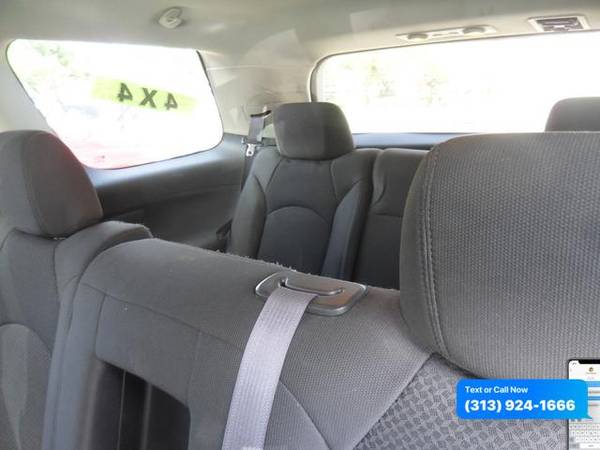 2007 Saturn Outlook 1/2 ton XE - BEST CASH PRICES AROUND! for sale in Detroit, MI – photo 5