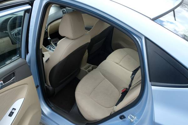 2013 Hyundai Accent GLS 4-Door - - by dealer - vehicle for sale in West Warwick, RI – photo 15