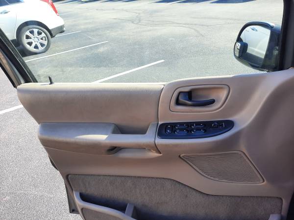 2000 Ford Windstar SEL 7 Passenger Handicapped Van In Excellent for sale in Columbus, IN – photo 9