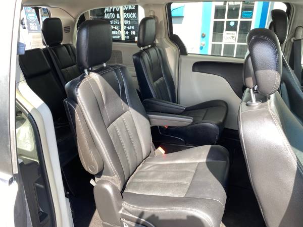 2016 CHYSLER TOWN & COUNTRY VAN - - by dealer for sale in Virginia Beach, VA – photo 17