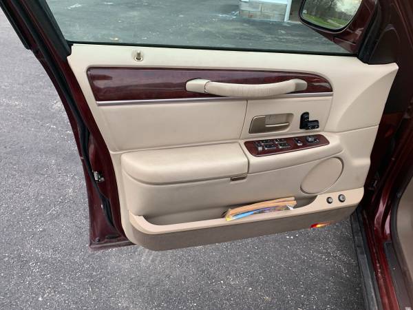 2004 Lincoln Town Car - cars & trucks - by owner - vehicle... for sale in Montgomery, IN – photo 8