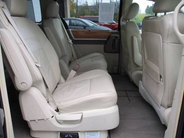 2008 Chrysler Town and Country Limited 4dr Mini Van - cars & trucks... for sale in Youngstown, OH – photo 19