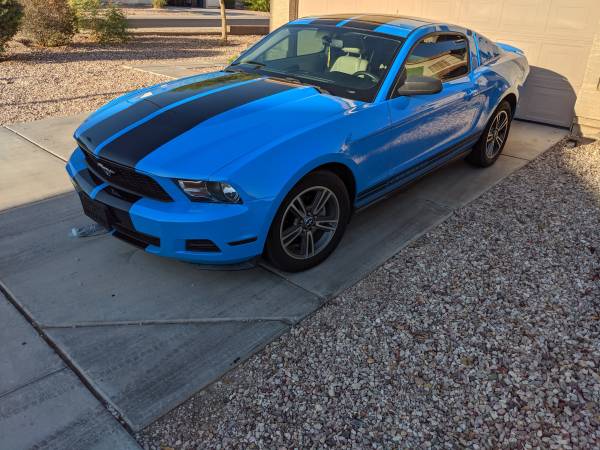 Nice 2010 mustang with pony package for sale in Palo Verde, AZ