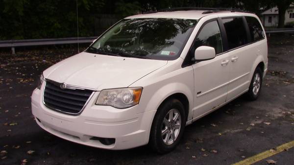 2008 Chrysler Town and Country Touring Minivan **3rd Row**DVD Player** for sale in Lockport, NY