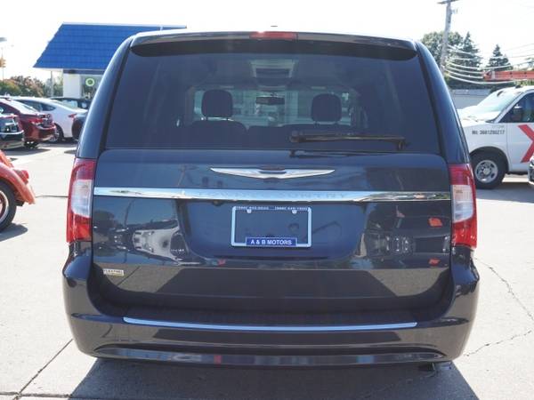 2014 Chrysler Town and Country Touring mini-van Gray for sale in Roseville, MI – photo 4