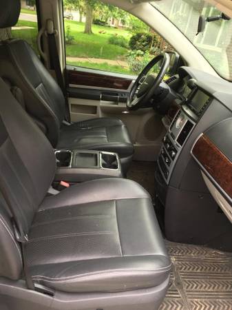 2009 CHRYSLER TOWN AND COUNTRY 169K MILES (Good Condition) for sale in Toledo, OH – photo 5