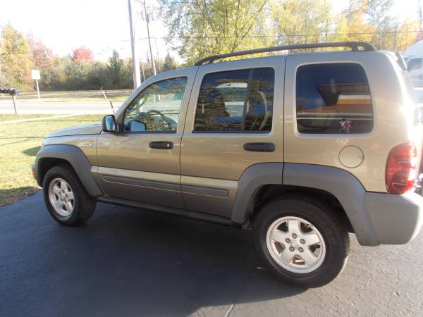 2005 JEEP LIBERTY 4X4 for sale in REYNOLDSBURG, OH – photo 2