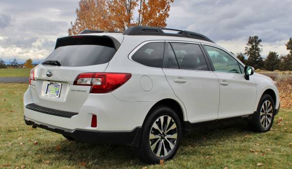 2015 Subaru Outback AWD LIMITED LOW MILES - - by for sale in Redmond, OR – photo 3
