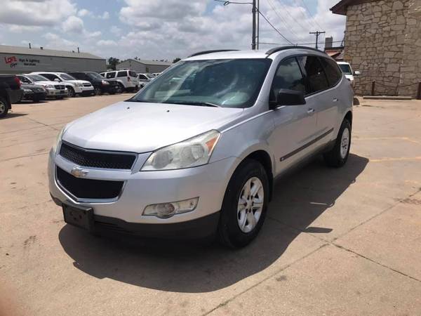 2009 CHEVY TRAVERSE LS AWD 3RD ROW SEAT LOW MILES 130K WINTER READY !! for sale in Lincoln, NE