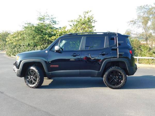 2018 Jeep Renegade Trailhawk 4x4 4WD Four Wheel Drive SKU:JPH64536 for sale in Johnson City, NC – photo 9