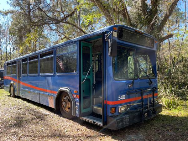 2001 Gillig Bus for sale in Hawthorne, FL