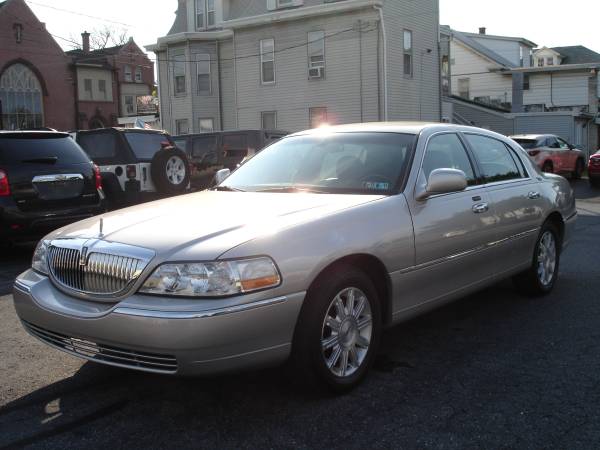 2009 Lincoln Town Car Limited for sale in New Cumberland, PA – photo 3