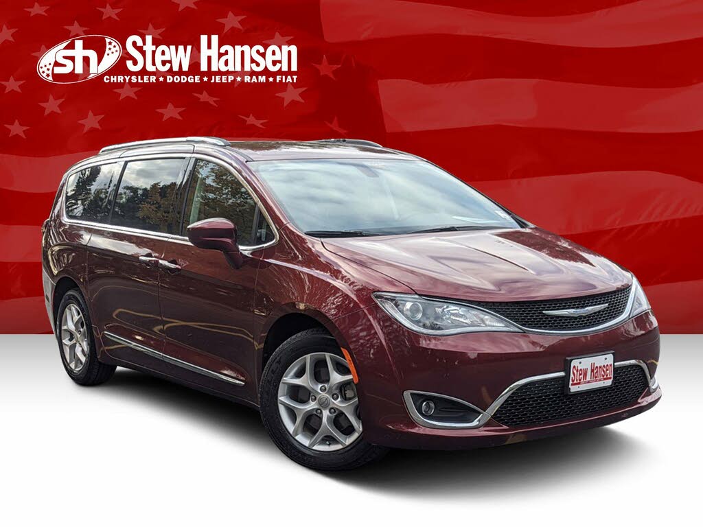 2017 Chrysler Pacifica Touring L Plus FWD for sale in URBANDALE, IA