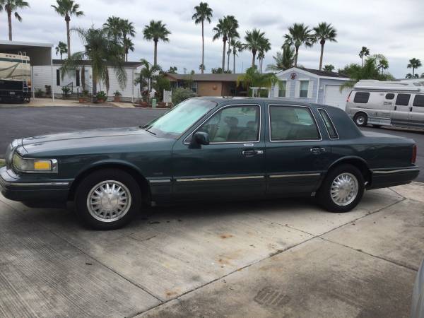 1997 Lincoln Town car - cars & trucks - by owner - vehicle... for sale in Brownsville, TX – photo 4