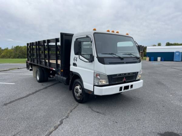 2005 Mitsubishi Fuso FE85D 16 stake body/lift gate/Turbo Diesel for sale in Robesonia, PA – photo 4