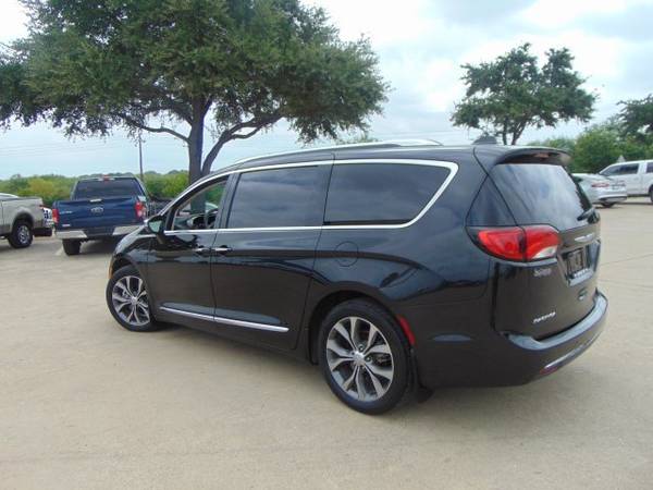 2017 Chrysler Pacifica Limited (Mileage: 45,365) for sale in Devine, TX – photo 19