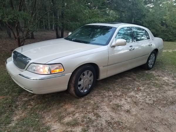 Beautiful 2003 Lincoln Town Car Premium Cartier Edition.Luxury Comfort for sale in Tallahassee, FL