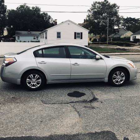 2011 Nissan Altima Auto 2.5 clean runs good.Asking $4900 or best off... for sale in Providence, MA – photo 3