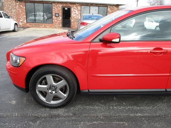 2005 Volvo S40 All Wheel Drive Very nice car inside and out! - cars for sale in Lees Summit, MO – photo 5