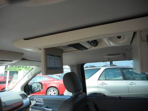 2008 Chrysler Town and Country Touring DVD leather Nice! for sale in Waukesha, WI – photo 12