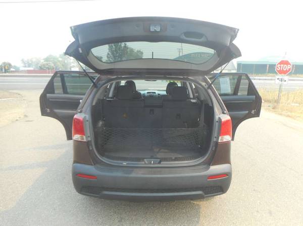 2012 KIA SORENTO LX THIRD ROW SEATING AND ONLY 102,000 MILES - cars... for sale in Anderson, CA – photo 17