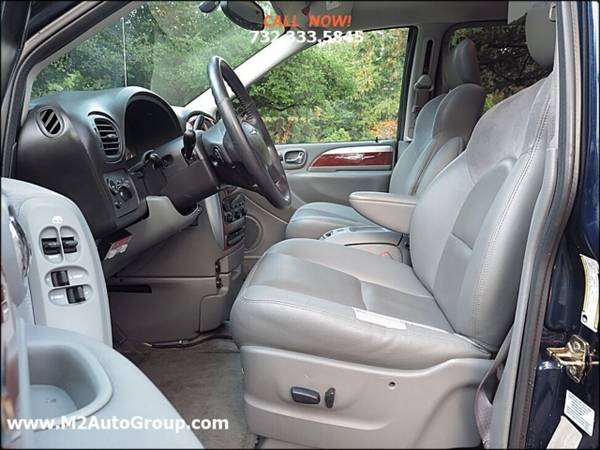 2006 Chrysler Town & Country Limited 4dr Extended Mini Van w/ Power... for sale in East Brunswick, NY – photo 18