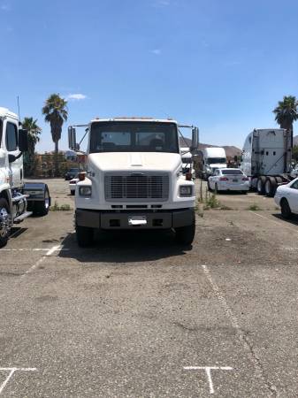 2003 Freightliner FL106 for sale in Fontana, CA – photo 3