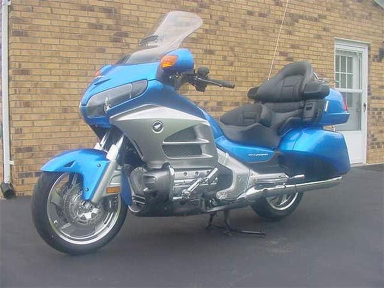 2013 Honda Goldwing for sale in Cadillac, MI – photo 2