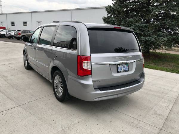 2016 Chrysler Town & Country for sale in Livonia, MI – photo 2