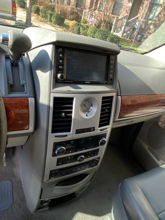 2009 Chrysler Town and Country - cars & trucks - by owner - vehicle... for sale in Wilmington, DE – photo 8