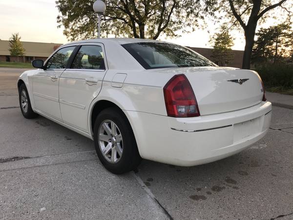 2006 Chrysler 300 touring 3.5 4x4 78,000 miles for sale in Sterling Heights, MI – photo 8