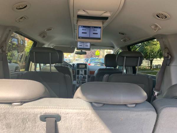 2009 Chrysler town and country for sale in Brooklyn, NY – photo 11