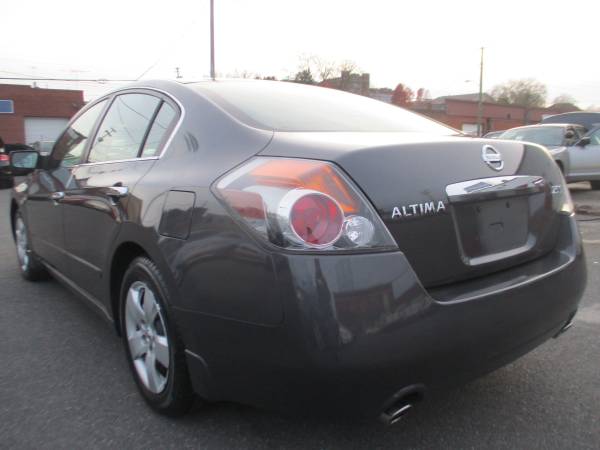 2008 Nissan Altima 2.5S **Low Mileage/Cold AC & Clean Title** - cars... for sale in Roanoke, VA – photo 4