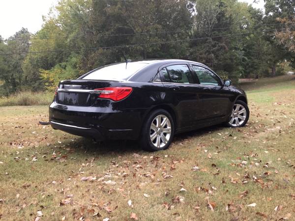 Extra low mileage Chrysler 200 for sale in Edmonton, KY – photo 2