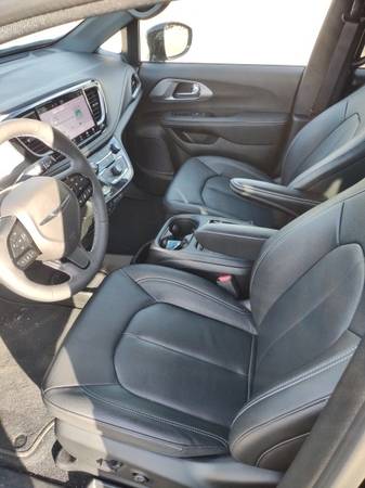 2022 Chrysler Pacifica AWD 4D Passenger Van/Minivan/Van Touring L for sale in Indianapolis, IN – photo 24
