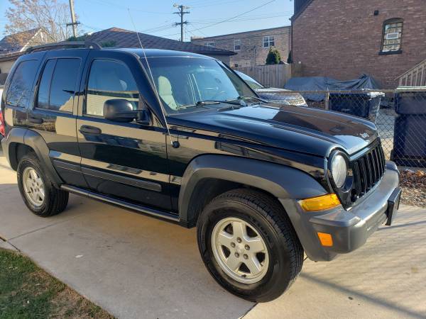 2006 JEEP LIBERTY 4X4... GAS SAVER SUV.... - cars & trucks - by... for sale in Evergreen Park, IL – photo 2