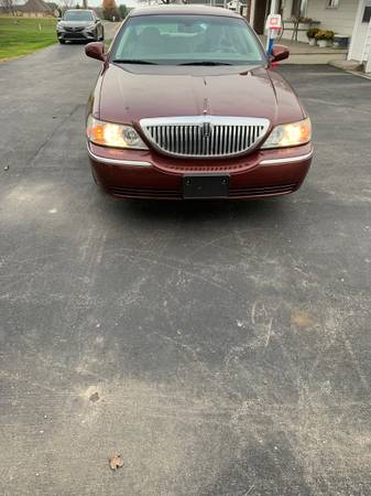 2004 Lincoln Town Car - cars & trucks - by owner - vehicle... for sale in Montgomery, IN – photo 2