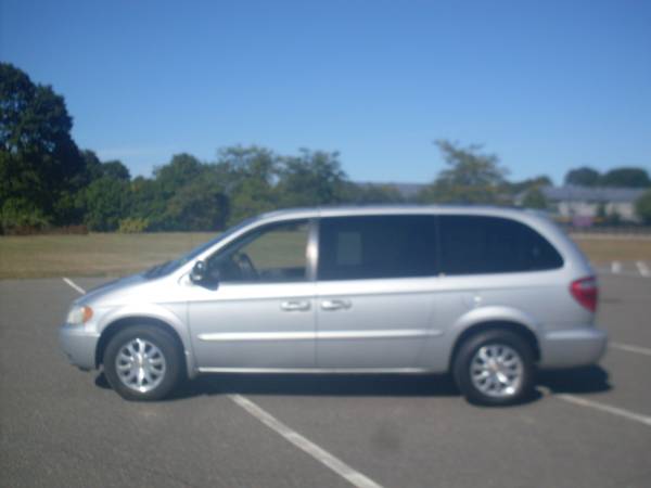 2002 CHRYSLER TOWN &COUNTRY 95 k for sale in Islandia, NY