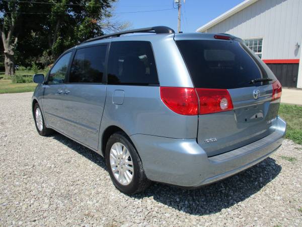 TOYOTA SIENNA XLE -ONE OWNER!! Runs Excellent! Loaded!! for sale in Crawfordsville, IA – photo 3