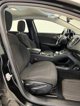 2015 Chrysler 200 LX - - by dealer - vehicle for sale in Chickasaw, OH – photo 11