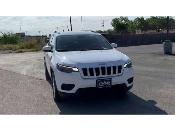 2021 Jeep Cherokee Latitude, CLEAN CARFAX, APPLE CARPLAY - cars & for sale in Brownwood, TX – photo 4