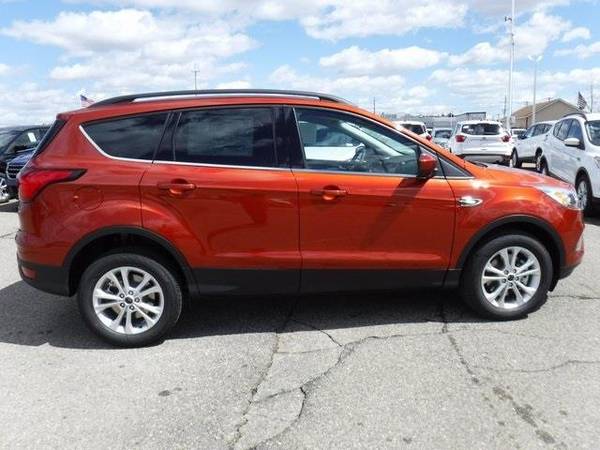 2019 Ford Escape SUV SEL (Orange) GUARANTEED APPROVAL for sale in Sterling Heights, MI – photo 2
