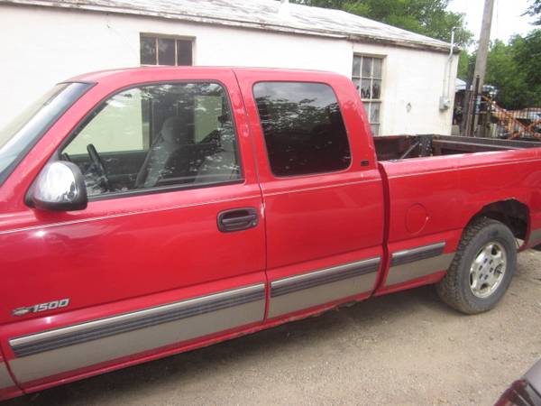 1999 Chevy Silverado ext Cab 6 pass 5.3 2wd TOMMY LIFT TRADE FINANCE for sale in Valley Center, KS – photo 2