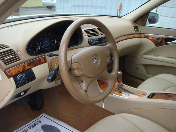 2008 Mercedes E350 up-to-date Maintenance Navigation Clean!! - cars... for sale in Jeffersonville, KY – photo 10