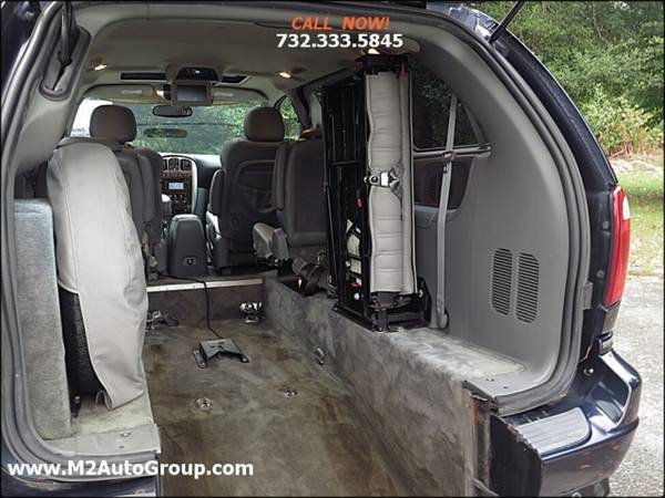 2006 Chrysler Town & Country Limited 4dr Extended Mini Van w/ Power... for sale in East Brunswick, NY – photo 10