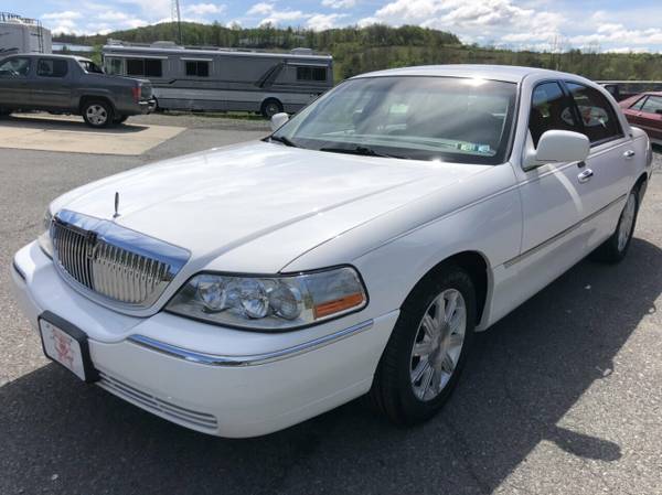 2009 Lincoln Town Car 4dr Sedan Signature Limited - cars & for sale in Johnstown , PA – photo 7